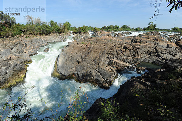 Felsbrocken  Steilküste  fließen  Fluss  Wildwasser  Schlucht  Asien  Laos