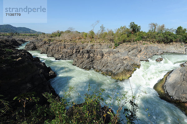 Felsbrocken  Steilküste  fließen  Fluss  Wildwasser  Schlucht  Asien  Laos