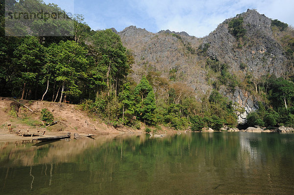 Landschaftlich schön  landschaftlich reizvoll  Landschaft  fließen  Fluss  Höhle  Asien  Khammuan  Laos