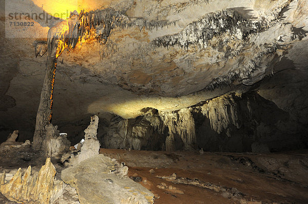 Felsbrocken  Steilküste  Höhle  Asien  Laos