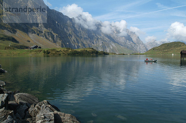 Landschaftlich schön  landschaftlich reizvoll  Europa  Landschaft  Berg  See  Boot  Engelberg  Schweiz