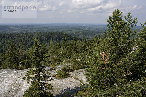 entfernt Felsbrocken Panorama Berg Urlaub Landschaft Reise Wald Holz Ansicht Finnland Nordeuropa Skandinavien
