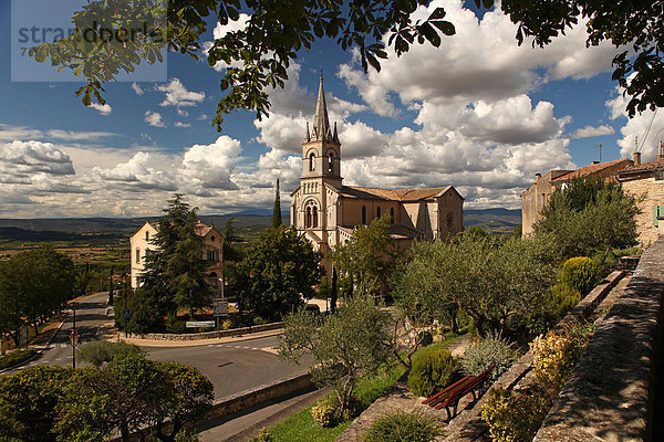 Frankreich  Wolke  Hügel  Geschichte  Kirche  Ansicht  Provence - Alpes-Cote d Azur  Altstadt  Bonnieux  Vaucluse