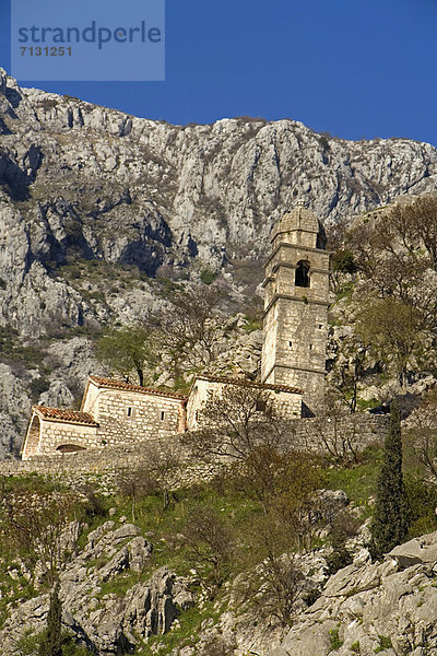 Hochformat  Europa  Berg  Festung  Kirche  blau  Sonnenlicht  UNESCO-Welterbe  Kotor  Montenegro