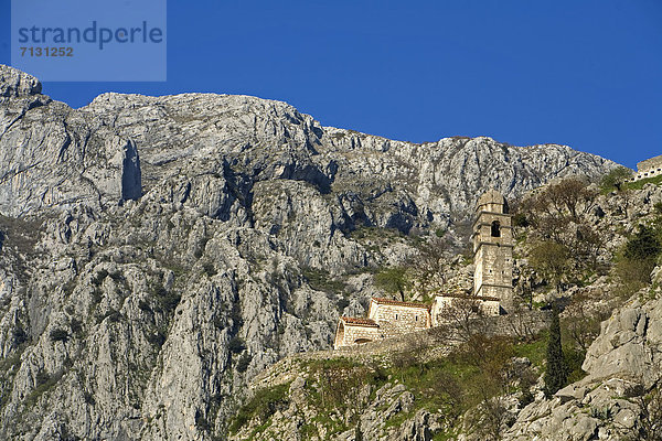 Europa  Berg  Festung  Querformat  Kirche  blau  Sonnenlicht  UNESCO-Welterbe  Kotor  Montenegro