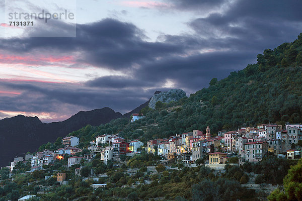 Europa  Abend  Dorf  Imperia  Italien  Ligurien