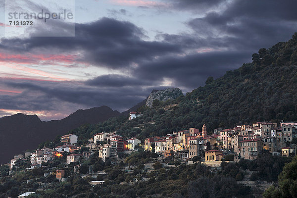 Europa  Abend  Dorf  Imperia  Italien  Ligurien