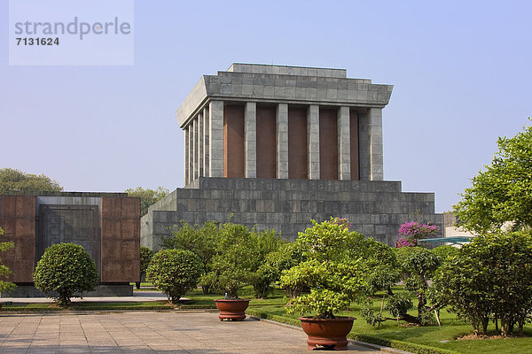 Hanoi  Hauptstadt  bauen  Gebäude  Monument  Präsident  Asien  Grab  Mausoleum  Grabmal  Vietnam