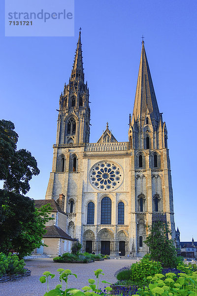 Mittelalter  Frankreich  Europa  Reise  Architektur  Geschichte  Kathedrale  Fassade  UNESCO-Welterbe  Chartres  Tourismus