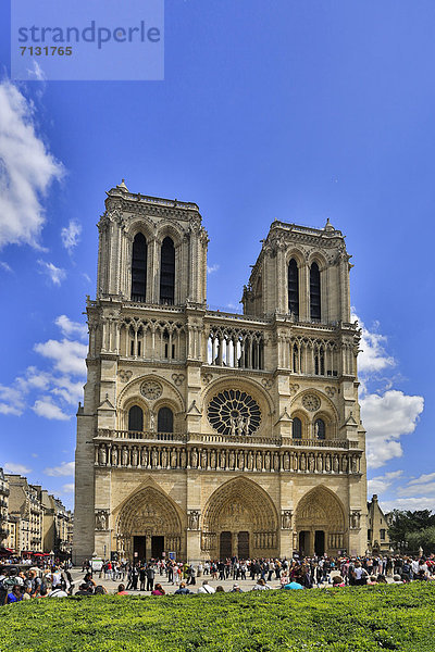 Skyline  Skylines  Paris  Hauptstadt  Frankreich  Europa  Mensch  Menschen  Reise  Großstadt  Architektur  Geschichte  Religion  Kathedrale  Gotik  Notre Dame  UNESCO-Welterbe  katholisch  Tourismus