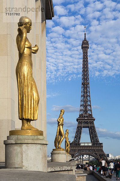 Skyline  Skylines  Paris  Hauptstadt  Frankreich  Europa  Gebäude  Reise  Großstadt  Architektur  Turm  Kunst  Statue  Eiffelturm  Denkmal