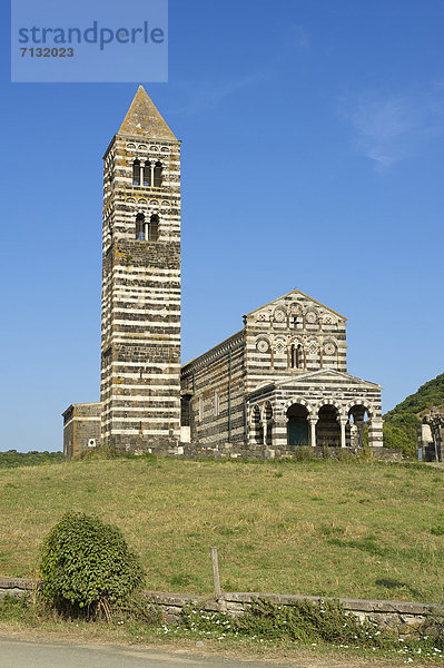 Hochformat Baustelle Europa Tag europäisch Gebäude Vertrauen Architektur Kirche Religion Christentum Insel Sardinien Basilika Christ Italien Mittelmeer