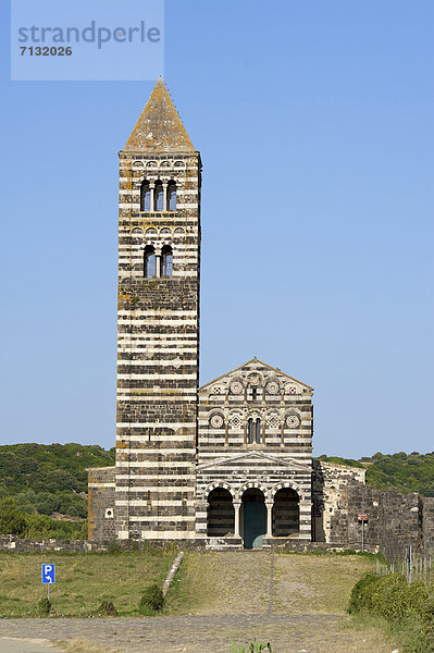 Hochformat Baustelle Europa Tag europäisch Gebäude Vertrauen Architektur Kirche Religion Christentum Insel Sardinien Basilika Christ Italien Mittelmeer