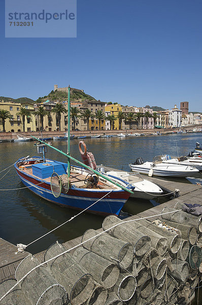 Fischereihafen Fischerhafen Hochformat Hafen Europa Tag europäisch Stadt Großstadt Boot Insel Sardinien Fischerboot Italien Mittelmeer