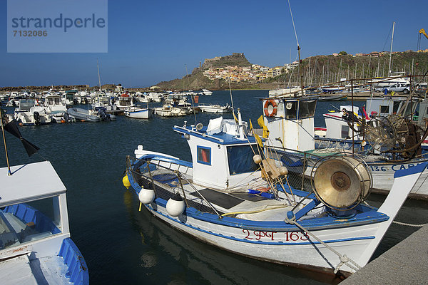 Fischereihafen Fischerhafen Hafen Europa Tag europäisch Stadt Großstadt Boot Insel Sardinien Castelsardo Fischerboot Italien Mittelmeer
