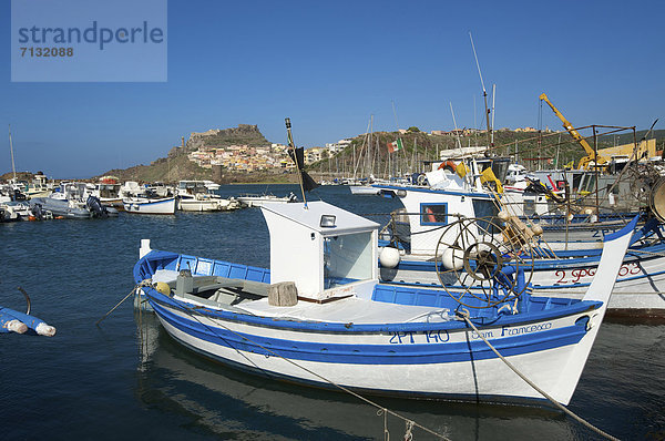 Fischereihafen Fischerhafen Hafen Europa Tag europäisch Stadt Großstadt Boot Insel Sardinien Castelsardo Fischerboot Italien Mittelmeer