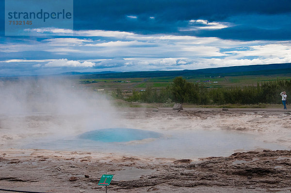 Sehenswürdigkeit  Wasser  Europa  Wärme  Gebäude  Dunst  Geysir  Heiße Quelle  Wasserdampf  Geothermisches Kraftwerk  Island