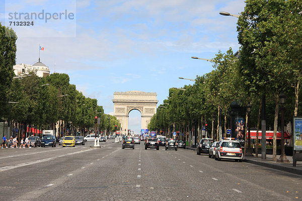 Paris  Hauptstadt  Frankreich  Europa  Straße  Arc de Triomphe  Allee  Champs Elysees  Triumphbogen