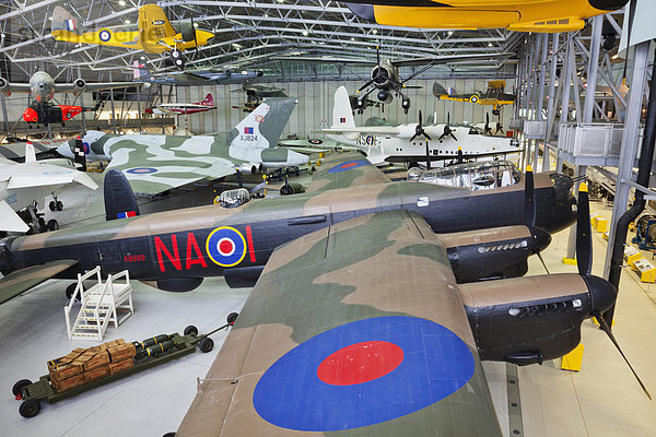 Flugzeug  Europa  britisch  Großbritannien  Innenaufnahme  Museum  Luftfahrzeug  Cambridgeshire  England  Militär