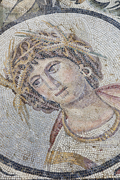 Europa  Frau  britisch  Großbritannien  London  Hauptstadt  Beauty  Innenaufnahme  Museum  British Museum  England  Mosaik
