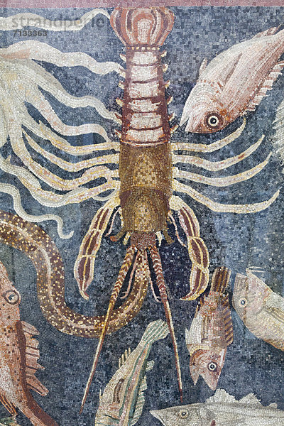 Fisch  Pisces  Europa  britisch  Großbritannien  London  Hauptstadt  Innenaufnahme  Museum  Speisefisch und Meeresfrucht  Hummer  British Museum  England  Mosaik  Sizilien