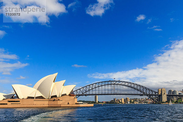Skyline Skylines Sehenswürdigkeit Opernhaus Oper Opern Großstadt Architektur Brücke UNESCO-Welterbe Australien New South Wales Sydney Sydney Harbour Tourismus