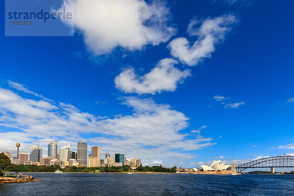 Skyline Skylines Sehenswürdigkeit Opernhaus Oper Opern Großstadt Architektur Brücke UNESCO-Welterbe Australien New South Wales Sydney Sydney Harbour Tourismus