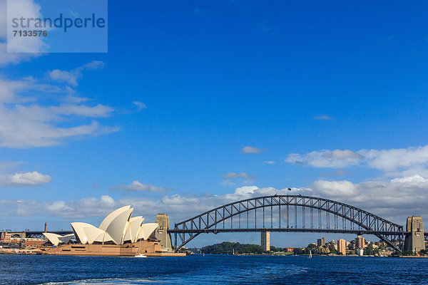 Skyline Skylines Sehenswürdigkeit Opernhaus Oper Opern Großstadt Architektur Brücke UNESCO-Welterbe Australien New South Wales Sydney Sydney Harbour Tourismus