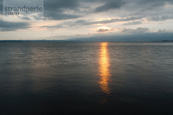 Wasser  Europa  Wolke  Landschaft  Sonnenaufgang  Spiegelung  See  Natur  Bodensee  Österreich  Vorarlberg