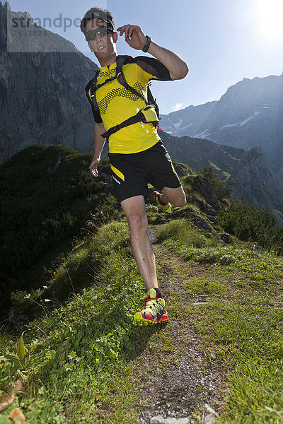 Berg  Mann  Sport  gehen  folgen  Gesundheit  rennen  Wiese  joggen  Ramsau bei Berchtesgaden  Österreich