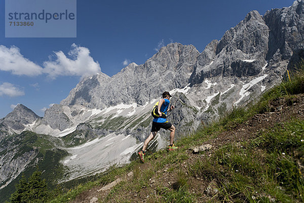 Berg  Mann  Sport  gehen  folgen  Gesundheit  rennen  joggen  steil  Ramsau bei Berchtesgaden  Österreich