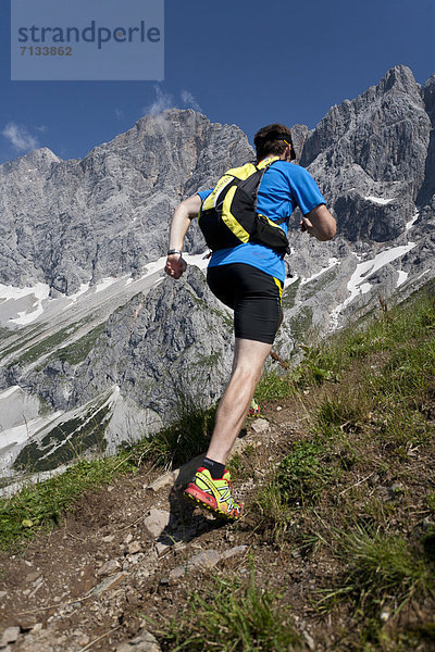 Berg  Mann  Sport  gehen  folgen  Gesundheit  rennen  joggen  steil  Ramsau bei Berchtesgaden  Österreich