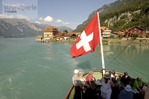 Europa See Schiff Fahne Reklameschild Berner Oberland Kanton Bern Iseltwald Schweiz Tourismus