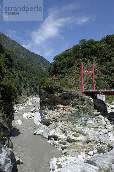 Hängebrücke Nationalpark Wasser grau Brücke Schlucht Asien Taiwan