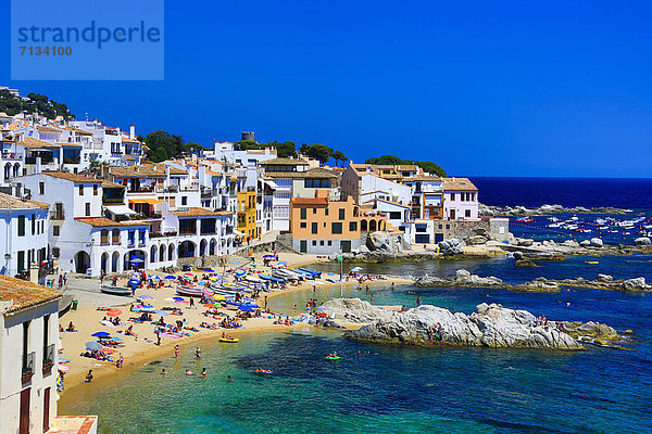Wasser Europa Urlaub Strand Landschaft Küste Stadt Boot Meer weiß blau Katalonien Costa Brava Girona Spanien Tourismus