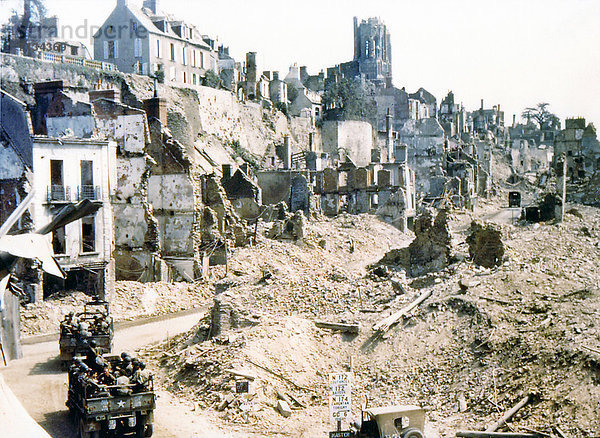 Frankreich Gebäude Stadt Ruine Kirche Lastkraftwagen amerikanisch Vernichtung Normandie Zweiter Weltkrieg