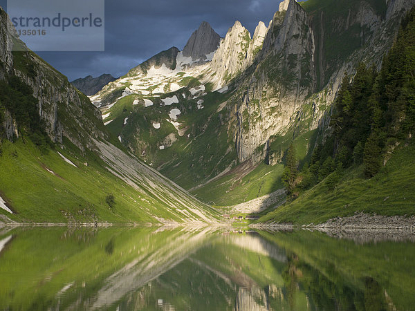 Gebirge Felsbrocken Wasser Europa Berg europäisch Steilküste Spiegelung See Alpen steil Bergsee Page schweizerisch Schweiz