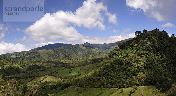 Ländliches Motiv  ländliche Motive  Tropisch  Tropen  subtropisch  Landschaft  Hügel  grün  Fernverkehrsstraße  Mittelamerika  Panama