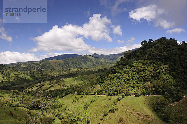 Ländliches Motiv  ländliche Motive  Wolke  Himmel  fahren  Fernverkehrsstraße  blau  Lastkraftwagen  Mittelamerika  Panama