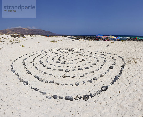 Mensch  Stein  Menschen  Strand  Sommer  Konzept  Landschaft  Kreis  Kanaren  Kanarische Inseln  Lanzarote  Spanien