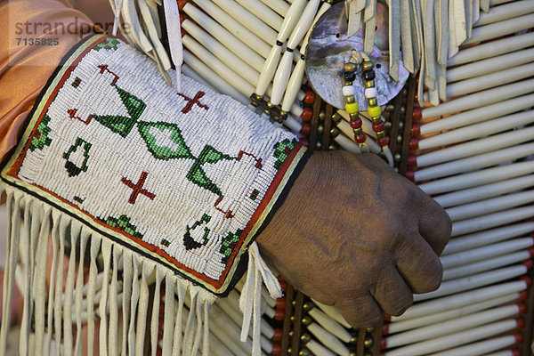 Vereinigte Staaten von Amerika  USA  Mann  Amerika  Ethnisches Erscheinungsbild  Kleid  Holunder  Indianer  South Dakota