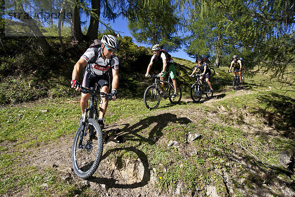 Mountainbike  mountain bike  Jugendlicher  Europa  Mann  Sport  radfahren  Fahrrad  Rad  Fahrradfahrer  Österreich  Spaß