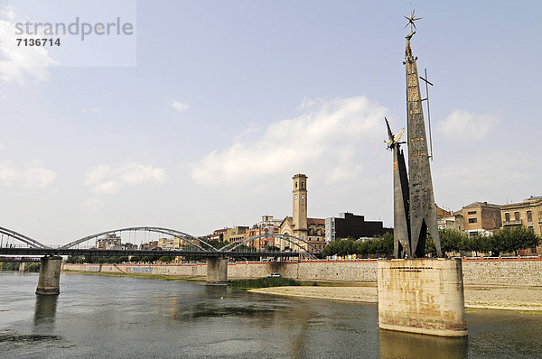 Kriegsdenkmal  Fluss Ebro  Tortosa  Provinz Tarragona  Cataluna  Katalonien  Spanien  Europa  ÖffentlicherGrund