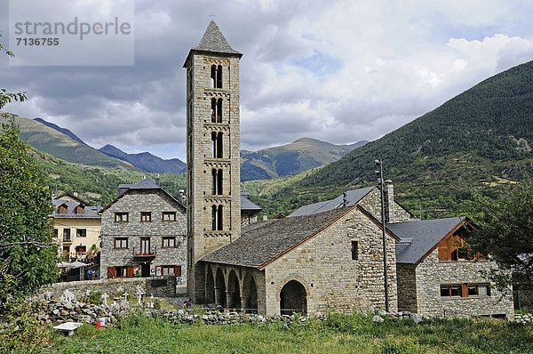 Santa Eulalia  romanische Kirche  Unesco Weltkulturerbe  Erill la Vall  La Vall de Boi  Pyrenäen  Provinz Lleida  Cataluna  Katalonien  Spanien  Europa  ÖffentlicherGrund