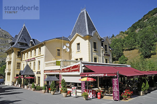 Hotel  Restaurant  Grande Cascade  Gavarnie-Fälle  Wasserfall  Gavarnie  Midi Pyrenees  Pyrenäen  Departement Hautes-Pyrenees  Frankreich  Europa  ÖffentlicherGrund