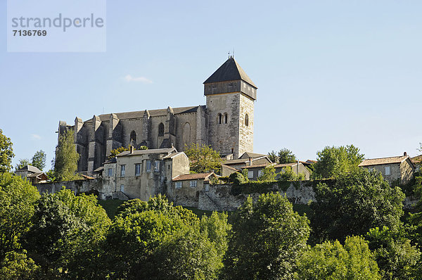Notre Dame Kathedrale  Jakobsweg  Pilgerweg  Saint Bertrand de Comminges  Midi Pyrenees  Pyrenäen  Departement Haute-Garonne  Frankreich  Europa  ÖffentlicherGrund