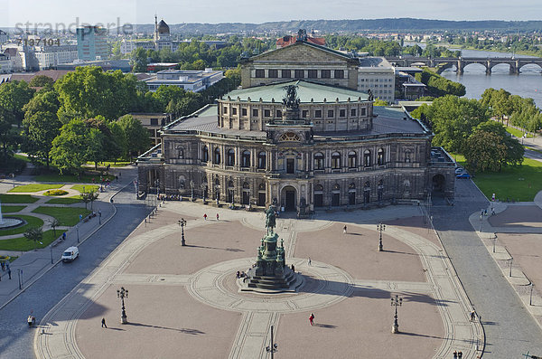 Dresdner Oper  Semperoper  vom Hausmannsturm  Dresden  Sachsen  Deutschland  Europa