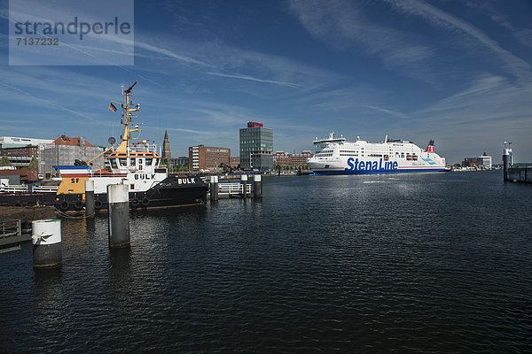 Kieler Förde am Hafen  Anlegestelle der Linienfähren  Hafenhaus Kiel und Anleger der Stena Line  internationale Fähren  Kiel  Schleswig-Holstein  Deutschland  Europa  öffentlicherGrund