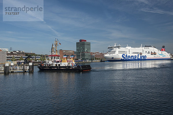 Kieler Förde am Hafen  Anlegestelle der Linienfähren  Hafenhaus Kiel und Anleger der Stena Line  internationale Fähren  Kiel  Schleswig-Holstein  Deutschland  Europa  öffentlicherGrund