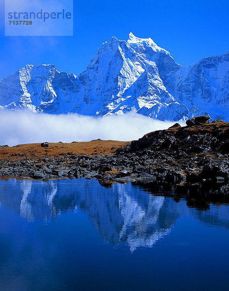 Bergsee mit Kantega  Himalaya  Nepal